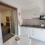 Mareluna Apartment *